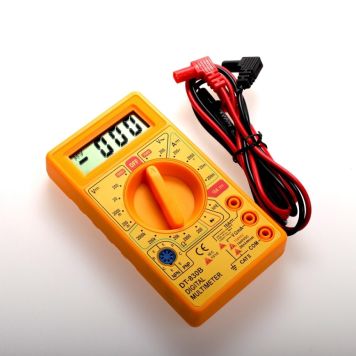 Multimeter digital 830B